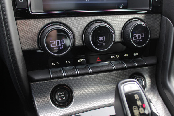 Jaguar F-Type 3.0 V6 Convertible 69.614 km! / Camera / Leder / Keyless / Memory seats / 19'' / Sportuitlaat