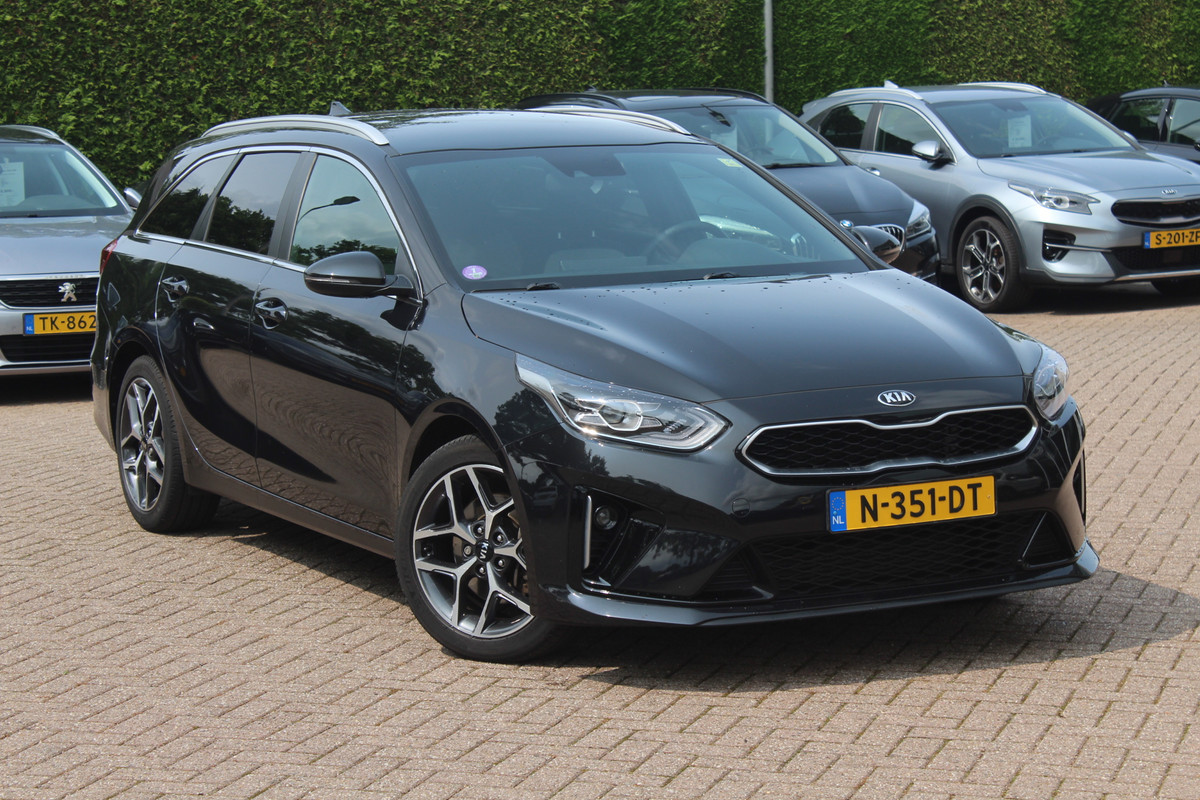 Kia Ceed Sportswagon 1.5 T-GDi GT-Line / Camera / Apple CarPlay / Keyless / 17'' / Stuurverwarming / Getint glas / DAB / Stoelverwarming Kia Ceed Sportswagon 1.5 T-GDi GT-Line / Camera / Apple CarPlay / Keyless / 17'' / Stuurverwarming / Getint glas / DAB / Stoelverwarming