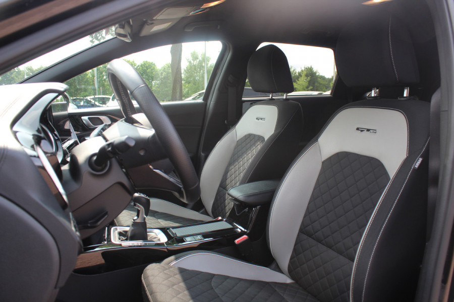Kia Ceed Sportswagon 1.5 T-GDi GT-Line / Camera / Apple CarPlay / Keyless / 17'' / Stuurverwarming / Getint glas / DAB / Stoelverwarming