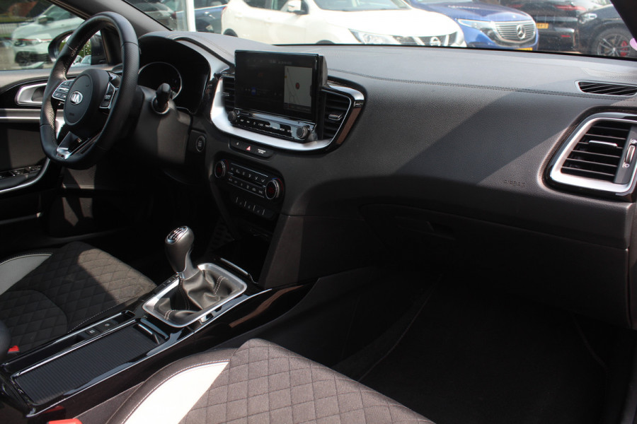 Kia Ceed Sportswagon 1.5 T-GDi GT-Line / Camera / Apple CarPlay / Keyless / 17'' / Stuurverwarming / Getint glas / DAB / Stoelverwarming
