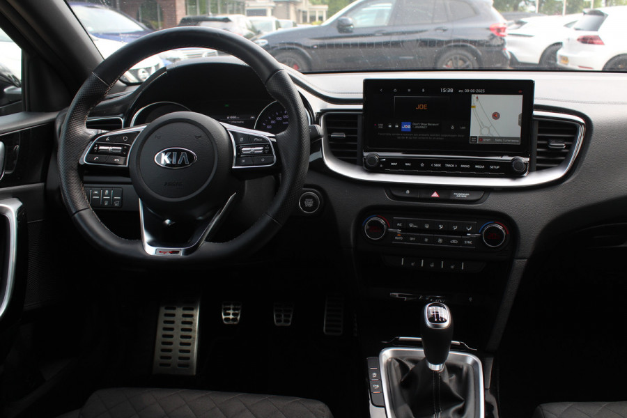 Kia Ceed Sportswagon 1.5 T-GDi GT-Line / Camera / Apple CarPlay / Keyless / 17'' / Stuurverwarming / Getint glas / DAB / Stoelverwarming