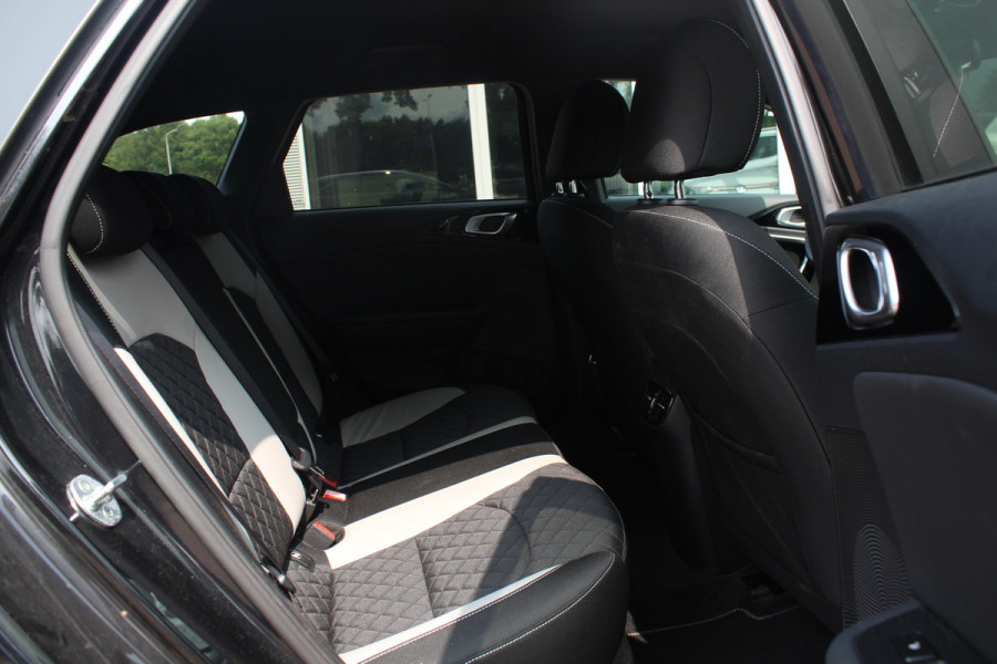 Kia Ceed Sportswagon 1.5 T-GDi GT-Line / Camera / Apple CarPlay / Keyless / 17'' / Stuurverwarming / Getint glas / DAB / Stoelverwarming