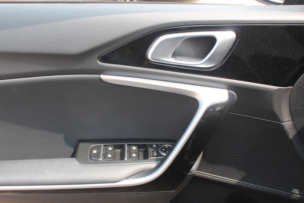 Kia Ceed Sportswagon 1.5 T-GDi GT-Line / Camera / Apple CarPlay / Keyless / 17'' / Stuurverwarming / Getint glas / DAB / Stoelverwarming