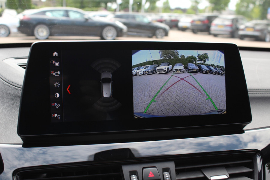 BMW X1 xDrive25e Executive Ed. M Sport / Trekhaak / Panoramadak / Camera / Head-up / Leder / 19'' / Navigatie / Stoelverwarming / DAB / Cruise Control
