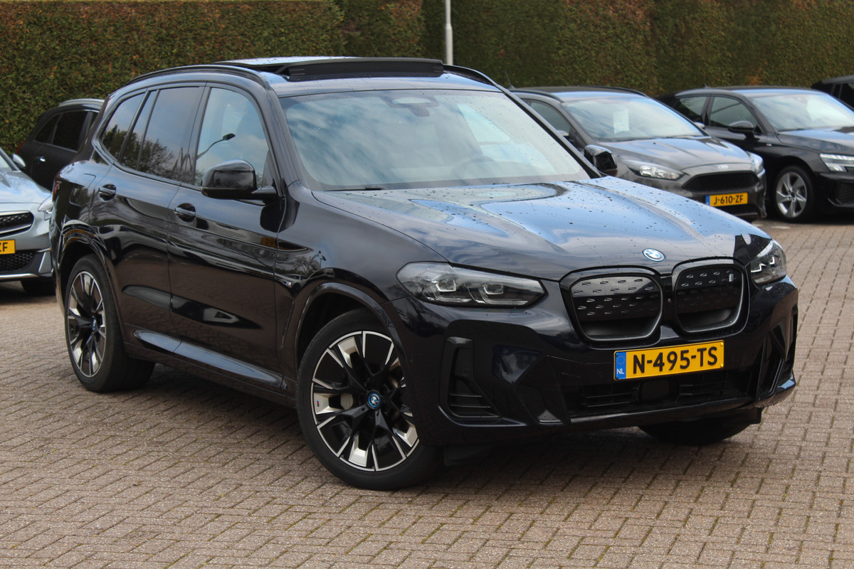 BMW iX3 High Executive 80 kWh / SoH 99% / Trekhaak / Panoramadak / 360Camera / Head-up / 20'' / Leder / Harman Kardon / Sfeerverlichting / Dodehoek / DAB / Stoelverwarming / ACC BMW iX3 High Executive 80 kWh / SoH 99% / Trekhaak / Panoramadak / 360Camera / Head-up / 20'' / Leder / Harman Kardon / Sfeerverlichting / Dodehoek / DAB / Stoelverwarming / ACC