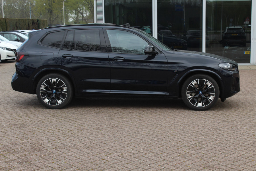 BMW iX3 High Executive 80 kWh / SoH 99% / Trekhaak / Panoramadak / 360Camera / Head-up / 20'' / Leder / Harman Kardon / Sfeerverlichting / Dodehoek / DAB / Stoelverwarming / ACC