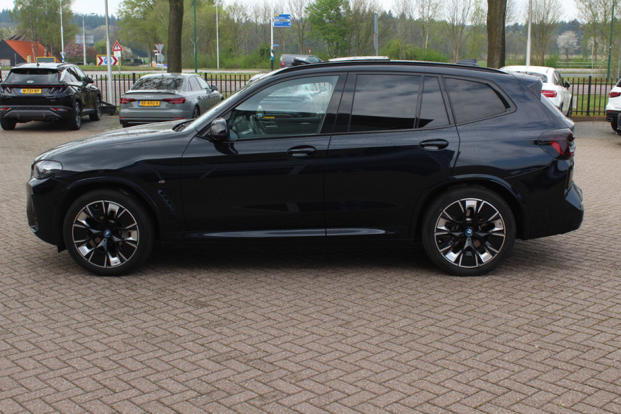 BMW iX3 High Executive 80 kWh / SoH 99% / Trekhaak / Panoramadak / 360Camera / Head-up / 20'' / Leder / Harman Kardon / Sfeerverlichting / Dodehoek / DAB / Stoelverwarming / ACC