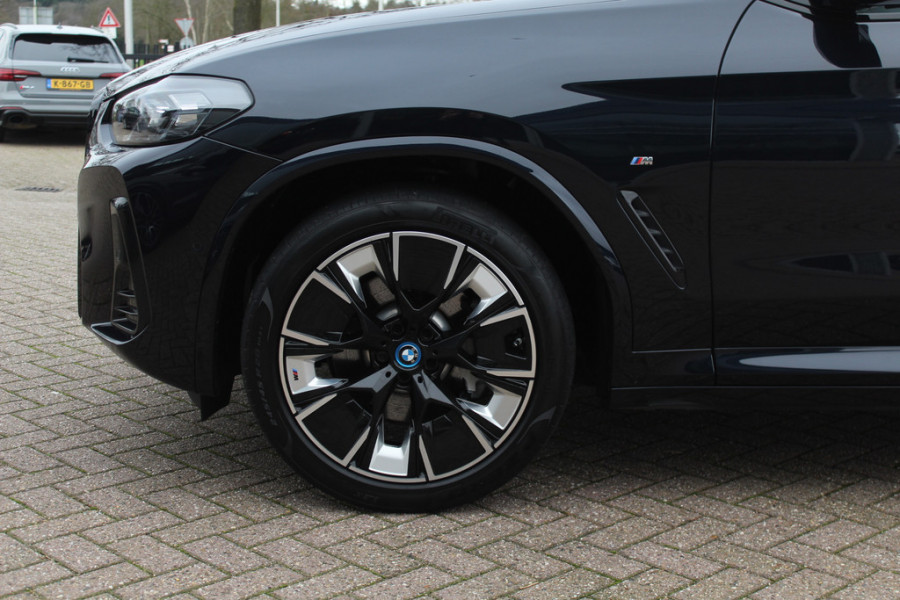 BMW iX3 High Executive 80 kWh / SoH 99% / Trekhaak / Panoramadak / 360Camera / Head-up / 20'' / Leder / Harman Kardon / Sfeerverlichting / Dodehoek / DAB / Stoelverwarming / ACC