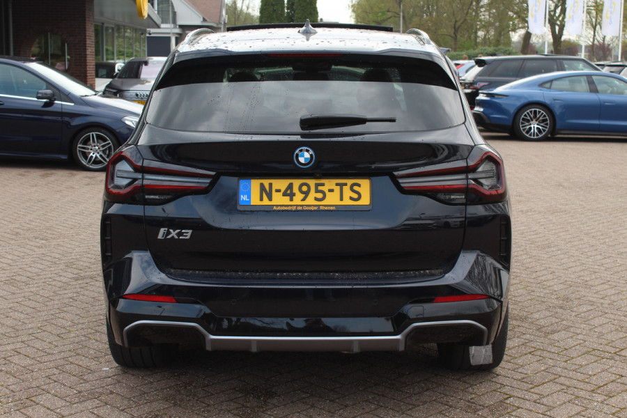 BMW iX3 High Executive 80 kWh / SoH 99% / Trekhaak / Panoramadak / 360Camera / Head-up / 20'' / Leder / Harman Kardon / Sfeerverlichting / Dodehoek / DAB / Stoelverwarming / ACC