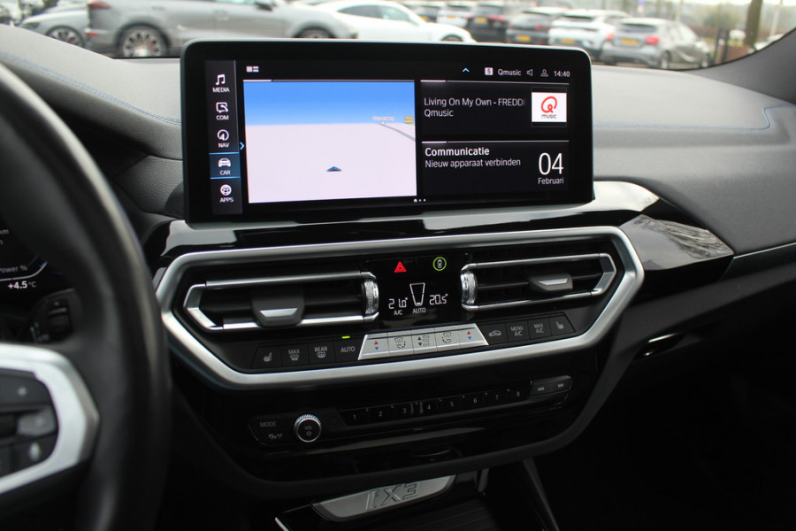 BMW iX3 High Executive 80 kWh / SoH 99% / Trekhaak / Panoramadak / 360Camera / Head-up / 20'' / Leder / Harman Kardon / Sfeerverlichting / Dodehoek / DAB / Stoelverwarming / ACC