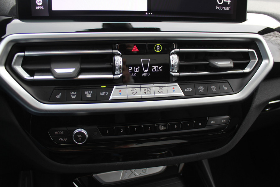 BMW iX3 High Executive 80 kWh / SoH 99% / Trekhaak / Panoramadak / 360Camera / Head-up / 20'' / Leder / Harman Kardon / Sfeerverlichting / Dodehoek / DAB / Stoelverwarming / ACC