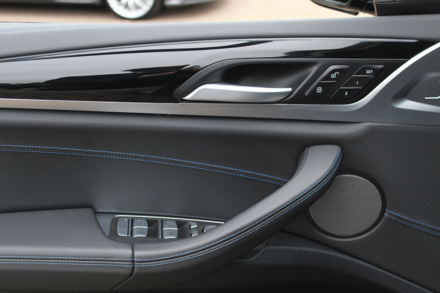 BMW iX3 High Executive 80 kWh / SoH 99% / Trekhaak / Panoramadak / 360Camera / Head-up / 20'' / Leder / Harman Kardon / Sfeerverlichting / Dodehoek / DAB / Stoelverwarming / ACC