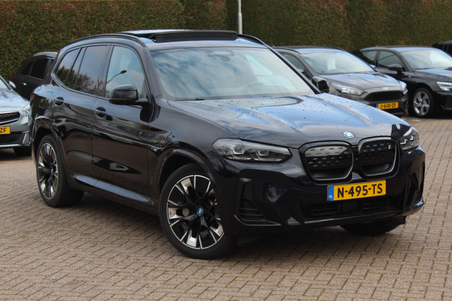 BMW iX3 High Executive 80 kWh / SoH 99% / Trekhaak / Panoramadak / 360Camera / Head-up / 20'' / Leder / Harman Kardon / Sfeerverlichting / Dodehoek / DAB / Stoelverwarming / ACC