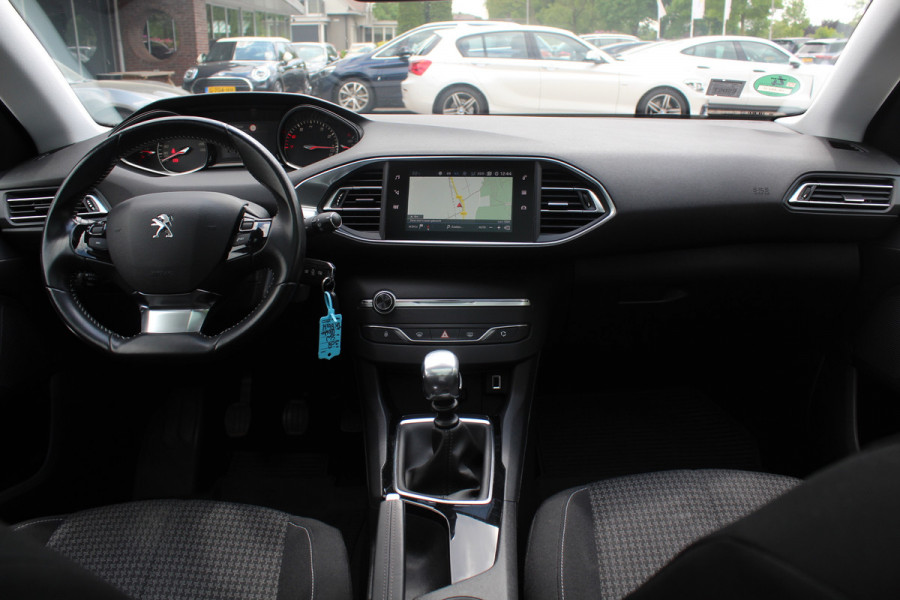 Peugeot 308 SW 1.2 PureTech Blue Lease Exe. / NIEUWSTAAT! / Panoramadak / Navigatie / Parkeerhulp V+A / 16'' / DAB / Cruise Control