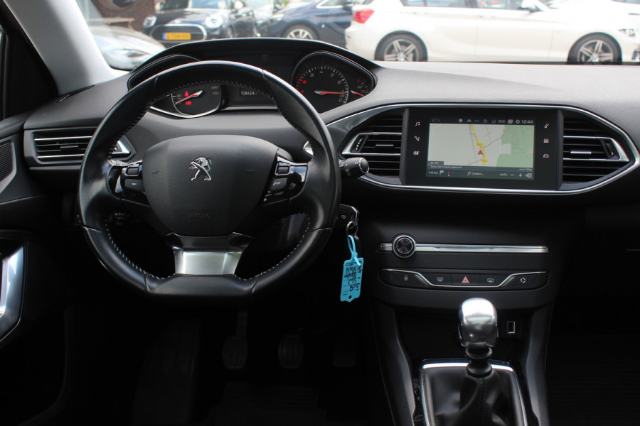 Peugeot 308 SW 1.2 PureTech Blue Lease Exe. / NIEUWSTAAT! / Panoramadak / Navigatie / Parkeerhulp V+A / 16'' / DAB / Cruise Control