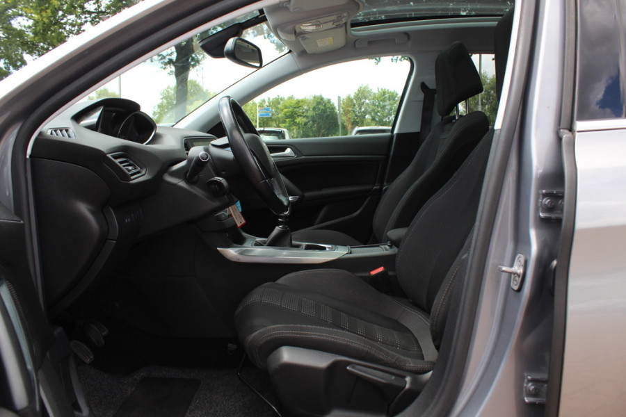 Peugeot 308 SW 1.2 PureTech Blue Lease Exe. / NIEUWSTAAT! / Panoramadak / Navigatie / Parkeerhulp V+A / 16'' / DAB / Cruise Control
