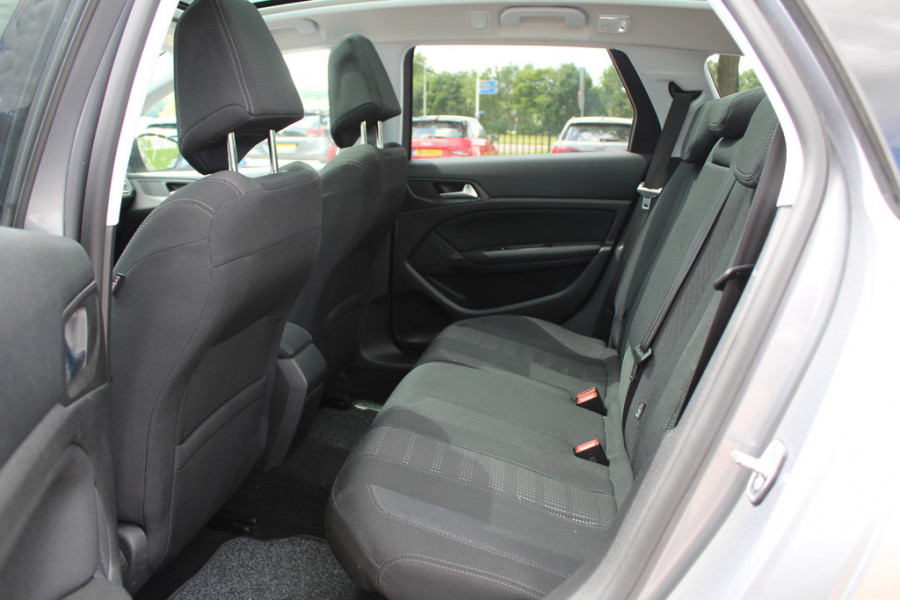 Peugeot 308 SW 1.2 PureTech Blue Lease Exe. / NIEUWSTAAT! / Panoramadak / Navigatie / Parkeerhulp V+A / 16'' / DAB / Cruise Control