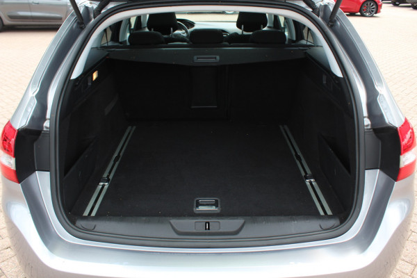 Peugeot 308 SW 1.2 PureTech Blue Lease Exe. / NIEUWSTAAT! / Panoramadak / Navigatie / Parkeerhulp V+A / 16'' / DAB / Cruise Control