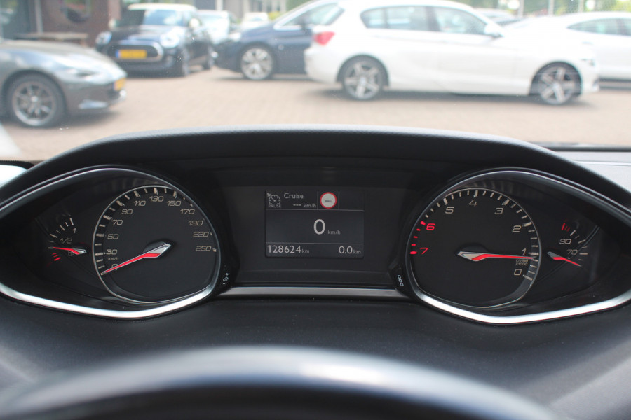 Peugeot 308 SW 1.2 PureTech Blue Lease Exe. / NIEUWSTAAT! / Panoramadak / Navigatie / Parkeerhulp V+A / 16'' / DAB / Cruise Control