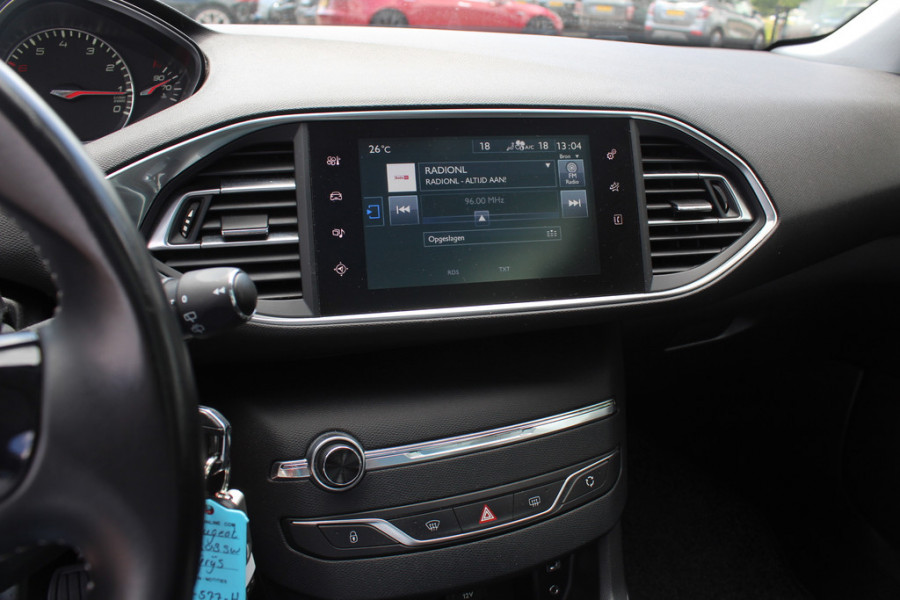Peugeot 308 SW 1.2 PureTech Blue Lease Exe. / NIEUWSTAAT! / Panoramadak / Navigatie / Parkeerhulp V+A / 16'' / DAB / Cruise Control