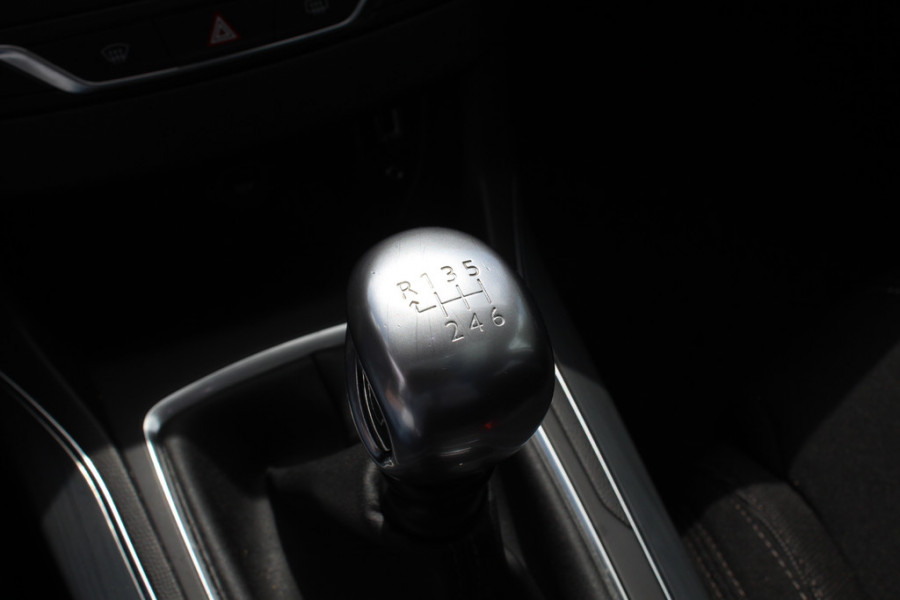 Peugeot 308 SW 1.2 PureTech Blue Lease Exe. / NIEUWSTAAT! / Panoramadak / Navigatie / Parkeerhulp V+A / 16'' / DAB / Cruise Control