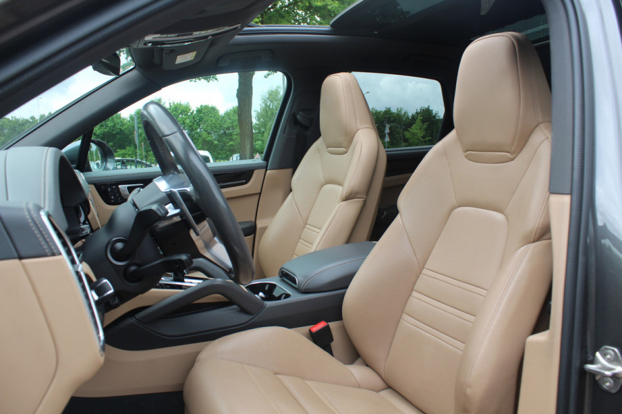 Porsche Cayenne 3.0 E-Hybrid Platinum Edition / Trekhaak / Panoramadak / 360Camera / 22'' / Matrix LED / Luchtvering / Sportdesign / Sportchrono / Keyless / Stoelventilatie / Stuurverwarming / Dodehoek / DAB / ACC