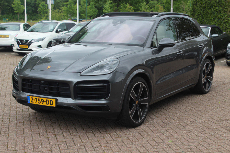 Porsche Cayenne 3.0 E-Hybrid Platinum Edition / Trekhaak / Panoramadak / 360Camera / 22'' / Matrix LED / Luchtvering / Sportdesign / Sportchrono / Keyless / Stoelventilatie / Stuurverwarming / Dodehoek / DAB / ACC