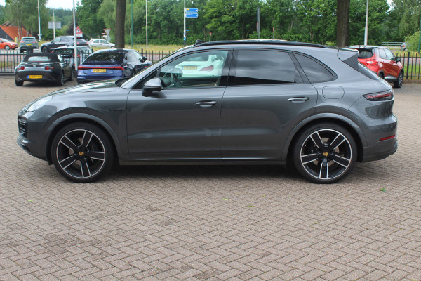 Porsche Cayenne 3.0 E-Hybrid Platinum Edition / Trekhaak / Panoramadak / 360Camera / 22'' / Matrix LED / Luchtvering / Sportdesign / Sportchrono / Keyless / Stoelventilatie / Stuurverwarming / Dodehoek / DAB / ACC