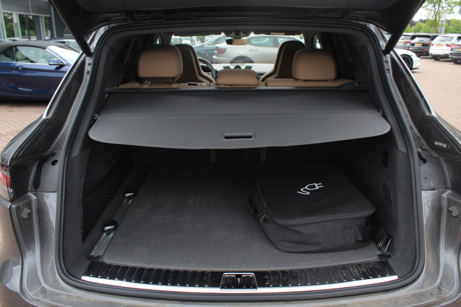 Porsche Cayenne 3.0 E-Hybrid Platinum Edition / Trekhaak / Panoramadak / 360Camera / 22'' / Matrix LED / Luchtvering / Sportdesign / Sportchrono / Keyless / Stoelventilatie / Stuurverwarming / Dodehoek / DAB / ACC