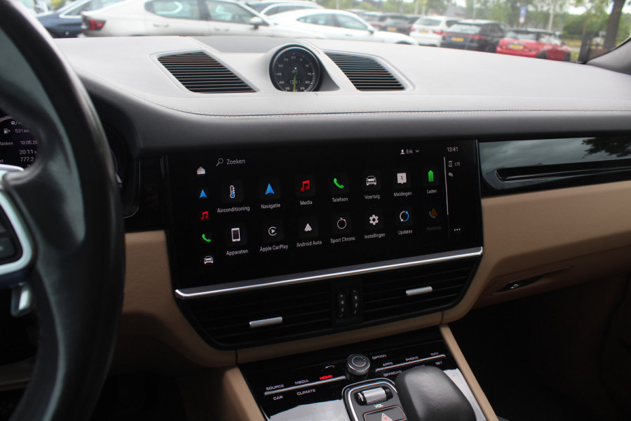 Porsche Cayenne 3.0 E-Hybrid Platinum Edition / Trekhaak / Panoramadak / 360Camera / 22'' / Matrix LED / Luchtvering / Sportdesign / Sportchrono / Keyless / Stoelventilatie / Stuurverwarming / Dodehoek / DAB / ACC