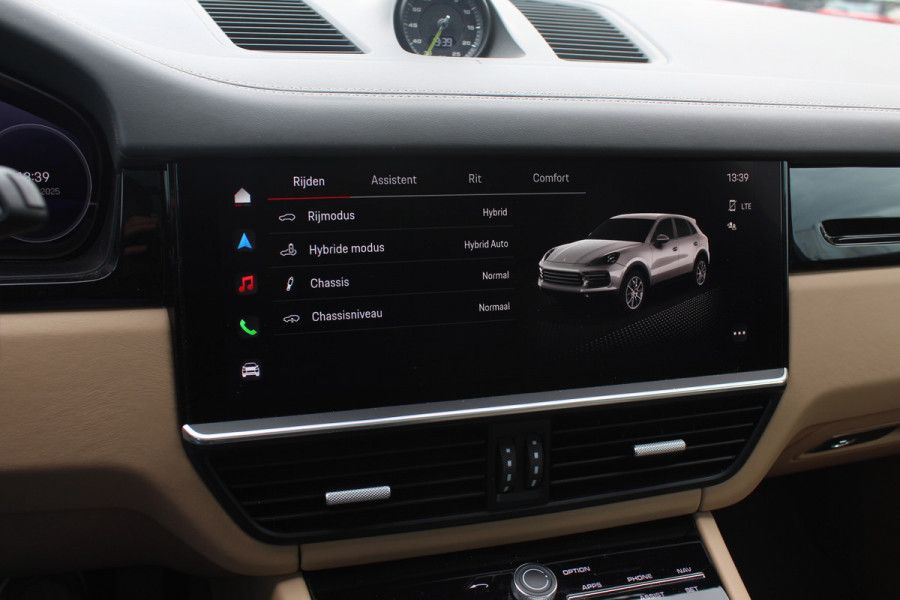 Porsche Cayenne 3.0 E-Hybrid Platinum Edition / Trekhaak / Panoramadak / 360Camera / 22'' / Matrix LED / Luchtvering / Sportdesign / Sportchrono / Keyless / Stoelventilatie / Stuurverwarming / Dodehoek / DAB / ACC