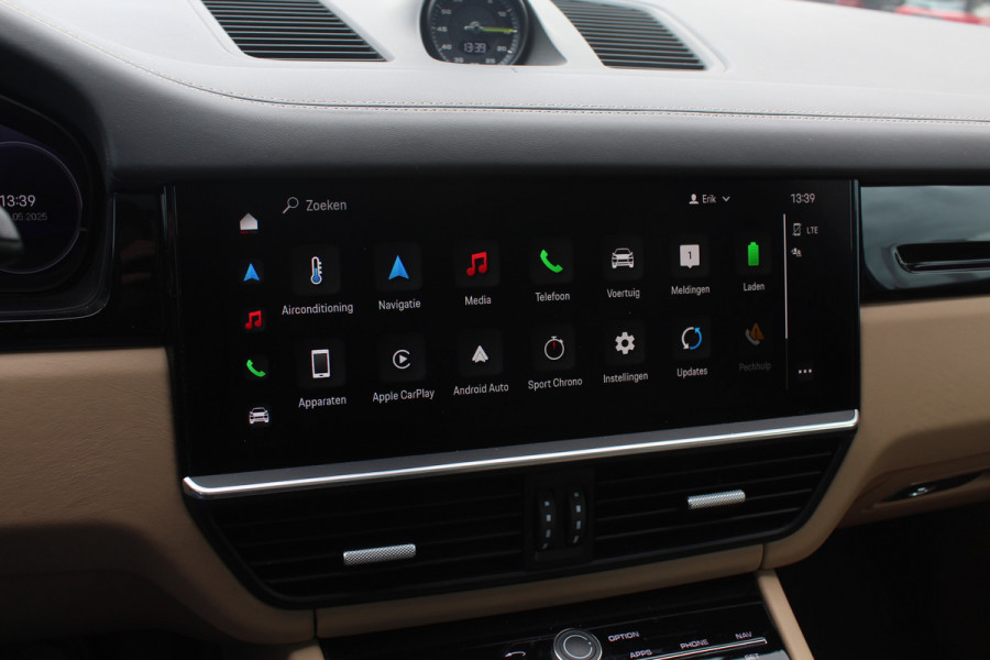 Porsche Cayenne 3.0 E-Hybrid Platinum Edition / Trekhaak / Panoramadak / 360Camera / 22'' / Matrix LED / Luchtvering / Sportdesign / Sportchrono / Keyless / Stoelventilatie / Stuurverwarming / Dodehoek / DAB / ACC