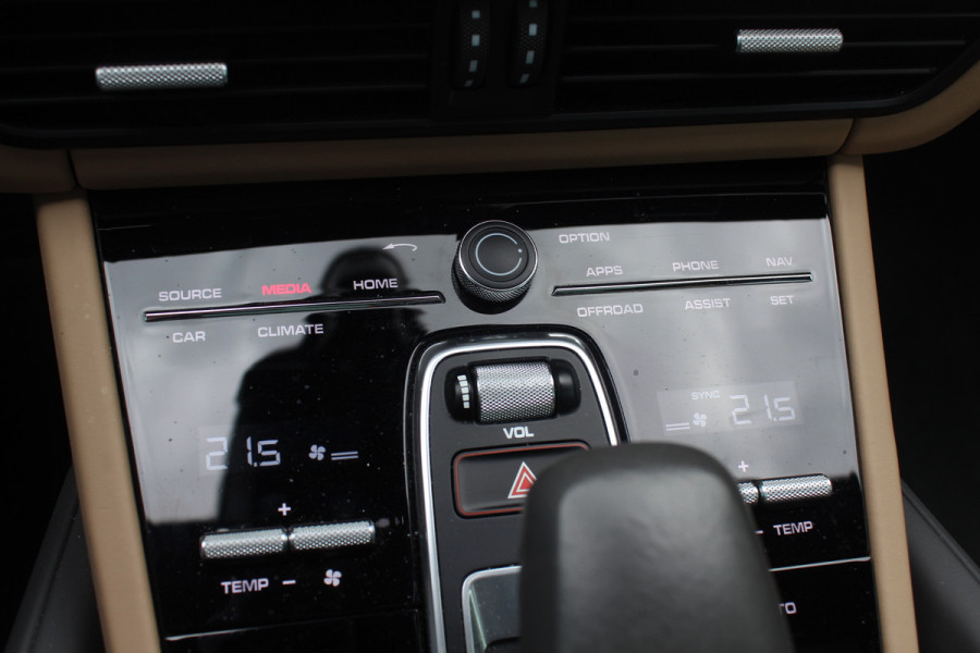 Porsche Cayenne 3.0 E-Hybrid Platinum Edition / Trekhaak / Panoramadak / 360Camera / 22'' / Matrix LED / Luchtvering / Sportdesign / Sportchrono / Keyless / Stoelventilatie / Stuurverwarming / Dodehoek / DAB / ACC