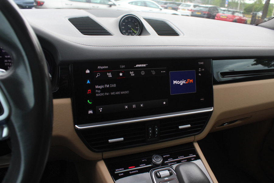 Porsche Cayenne 3.0 E-Hybrid Platinum Edition / Trekhaak / Panoramadak / 360Camera / 22'' / Matrix LED / Luchtvering / Sportdesign / Sportchrono / Keyless / Stoelventilatie / Stuurverwarming / Dodehoek / DAB / ACC