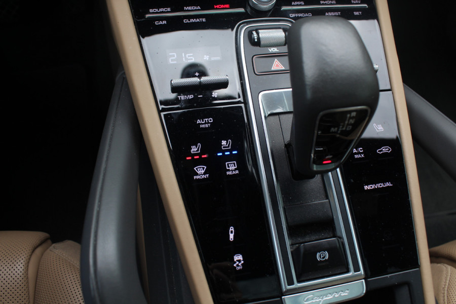 Porsche Cayenne 3.0 E-Hybrid Platinum Edition / Trekhaak / Panoramadak / 360Camera / 22'' / Matrix LED / Luchtvering / Sportdesign / Sportchrono / Keyless / Stoelventilatie / Stuurverwarming / Dodehoek / DAB / ACC