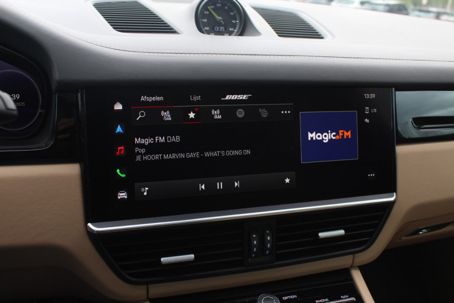 Porsche Cayenne 3.0 E-Hybrid Platinum Edition / Trekhaak / Panoramadak / 360Camera / 22'' / Matrix LED / Luchtvering / Sportdesign / Sportchrono / Keyless / Stoelventilatie / Stuurverwarming / Dodehoek / DAB / ACC