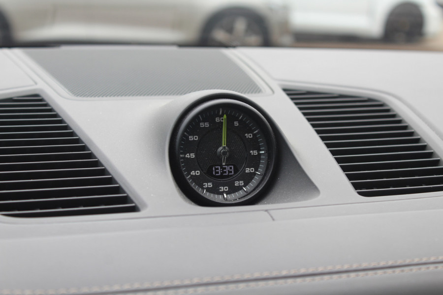 Porsche Cayenne 3.0 E-Hybrid Platinum Edition / Trekhaak / Panoramadak / 360Camera / 22'' / Matrix LED / Luchtvering / Sportdesign / Sportchrono / Keyless / Stoelventilatie / Stuurverwarming / Dodehoek / DAB / ACC