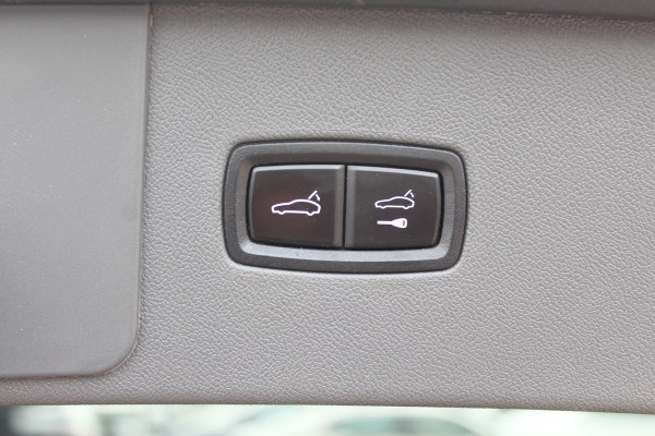 Porsche Cayenne 3.0 E-Hybrid Platinum Edition / Trekhaak / Panoramadak / 360Camera / 22'' / Matrix LED / Luchtvering / Sportdesign / Sportchrono / Keyless / Stoelventilatie / Stuurverwarming / Dodehoek / DAB / ACC