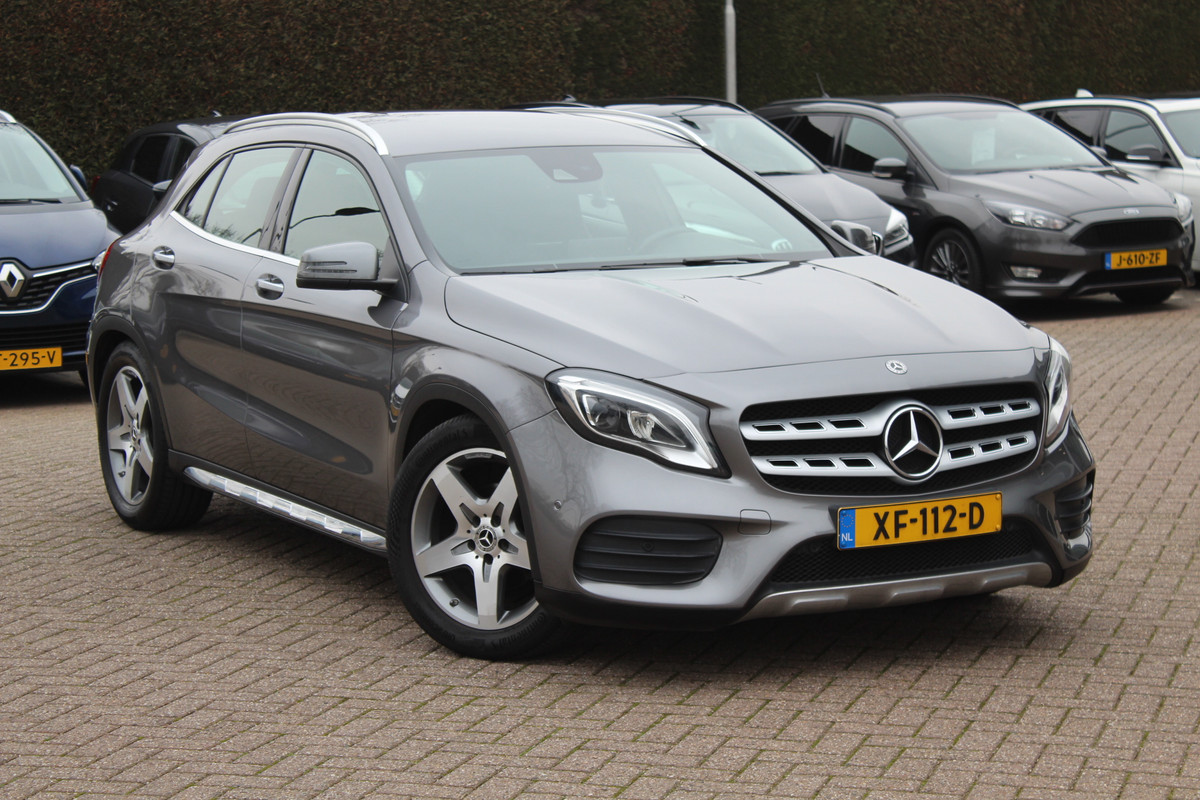 Mercedes-Benz GLA 180 Business Solution AMG / Camera / Apple CarPlay / Half leder / 19'' / Navigatie / Stoelverwarming / Cruise Control Mercedes-Benz GLA 180 Business Solution AMG / Camera / Apple CarPlay / Half leder / 19'' / Navigatie / Stoelverwarming / Cruise Control