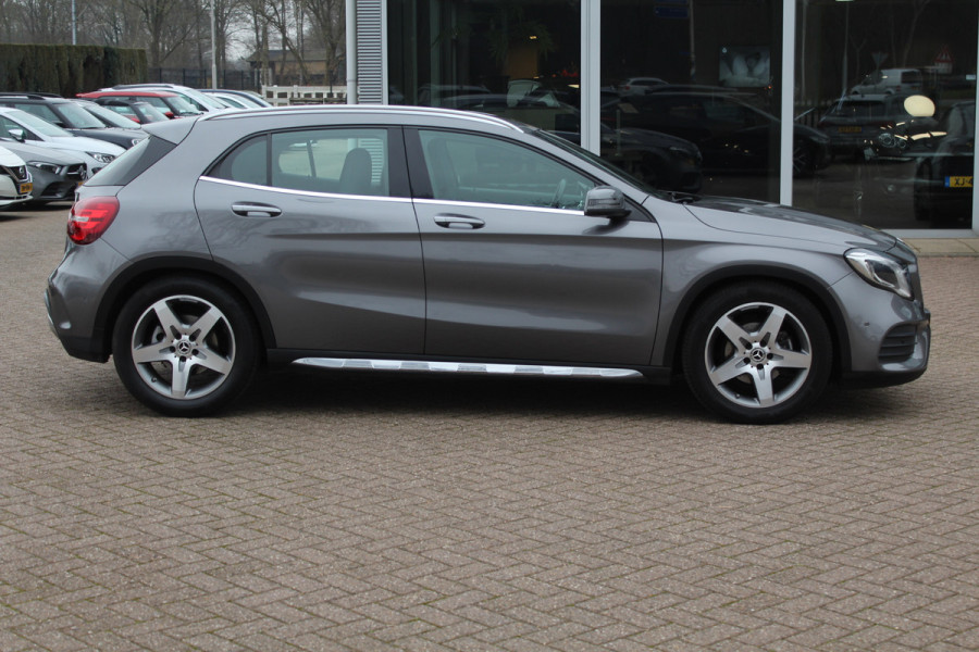 Mercedes-Benz GLA 180 Business Solution AMG / Camera / Apple CarPlay / Half leder / 19'' / Navigatie / Stoelverwarming / Cruise Control