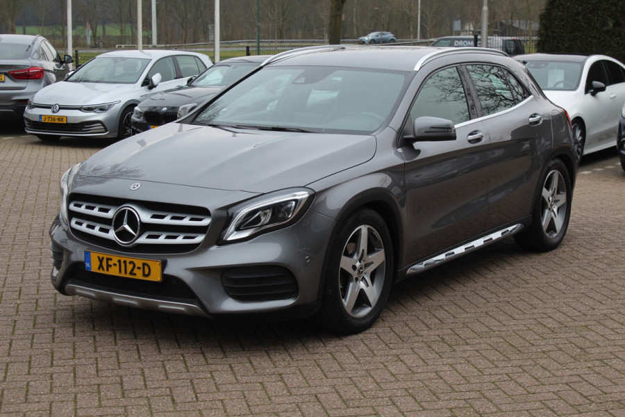 Mercedes-Benz GLA 180 Business Solution AMG / Camera / Apple CarPlay / Half leder / 19'' / Navigatie / Stoelverwarming / Cruise Control