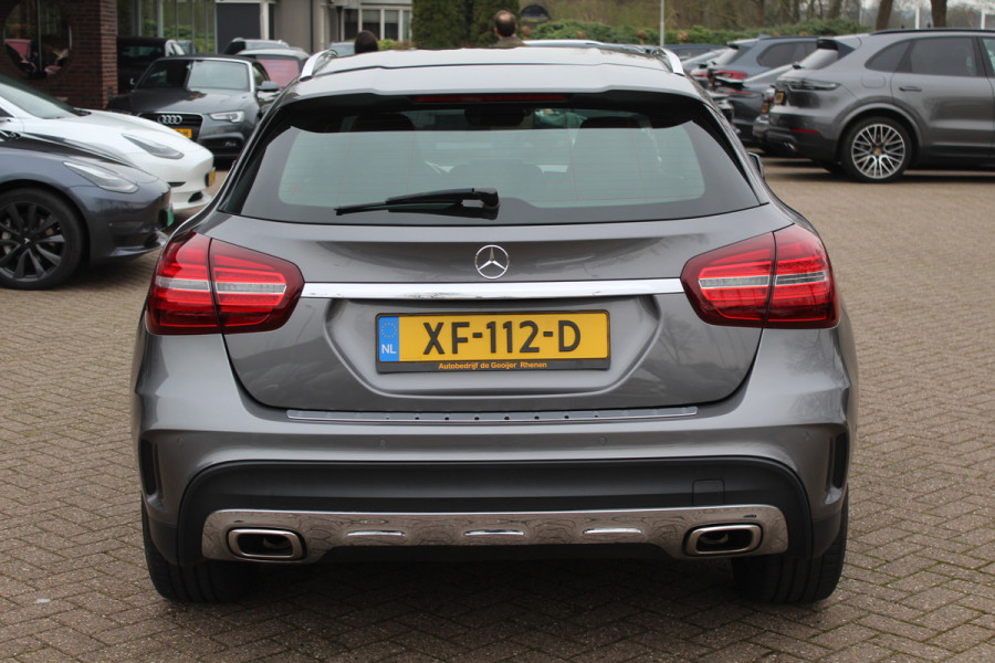 Mercedes-Benz GLA 180 Business Solution AMG / Camera / Apple CarPlay / Half leder / 19'' / Navigatie / Stoelverwarming / Cruise Control