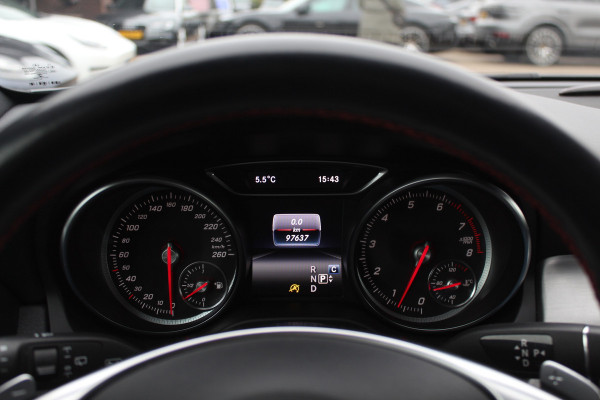Mercedes-Benz GLA 180 Business Solution AMG / Camera / Apple CarPlay / Half leder / 19'' / Navigatie / Stoelverwarming / Cruise Control