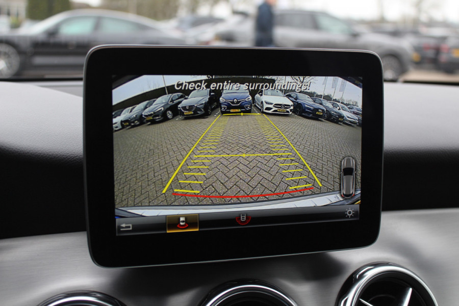 Mercedes-Benz GLA 180 Business Solution AMG / Camera / Apple CarPlay / Half leder / 19'' / Navigatie / Stoelverwarming / Cruise Control