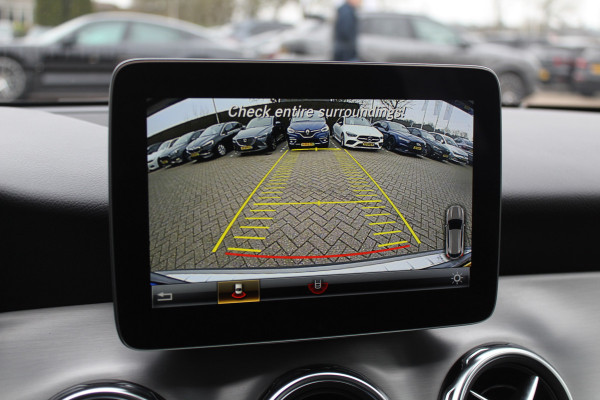 Mercedes-Benz GLA 180 Business Solution AMG / Camera / Apple CarPlay / Half leder / 19'' / Navigatie / Stoelverwarming / Cruise Control
