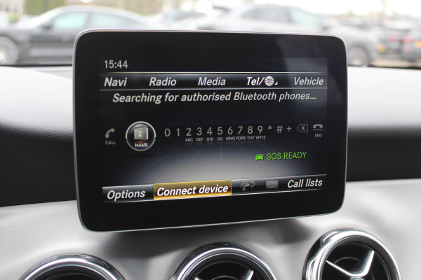 Mercedes-Benz GLA 180 Business Solution AMG / Camera / Apple CarPlay / Half leder / 19'' / Navigatie / Stoelverwarming / Cruise Control