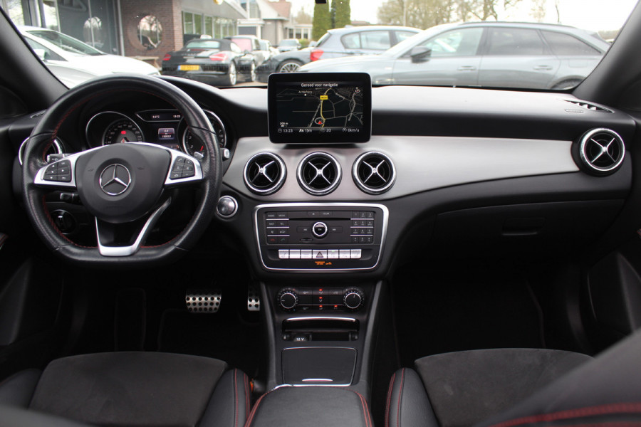 Mercedes-Benz CLA-Klasse Shooting Brake 180 / Panoramadak / Camera / Half leder / Navigatie / 18'' / LED Koplampen / Stoelverwarming / Cruise Control