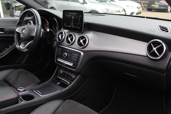 Mercedes-Benz CLA-Klasse Shooting Brake 180 / Panoramadak / Camera / Half leder / Navigatie / 18'' / LED Koplampen / Stoelverwarming / Cruise Control