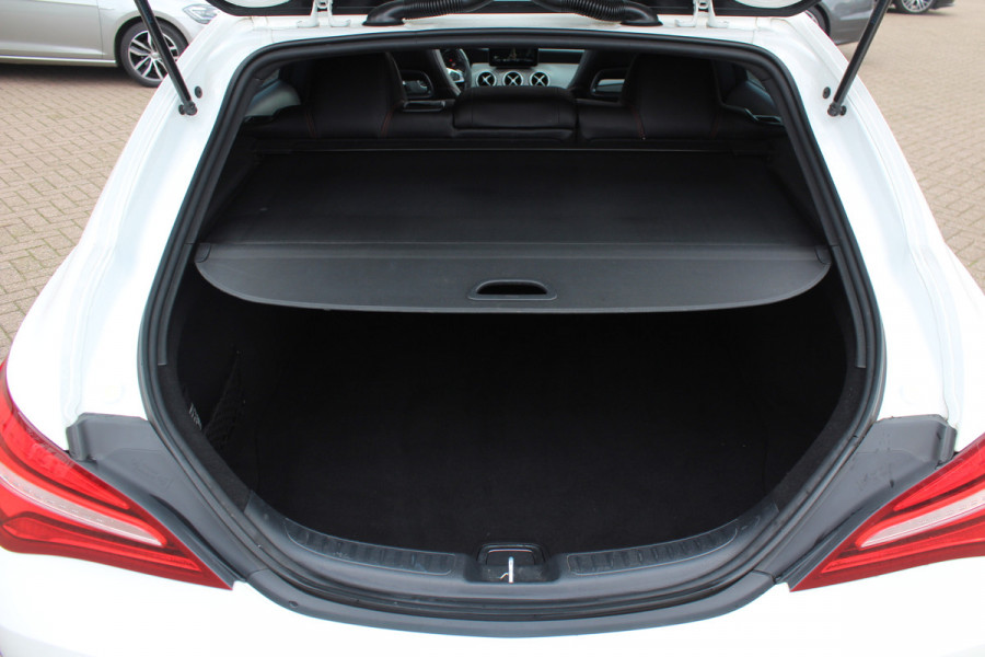 Mercedes-Benz CLA-Klasse Shooting Brake 180 / Panoramadak / Camera / Half leder / Navigatie / 18'' / LED Koplampen / Stoelverwarming / Cruise Control