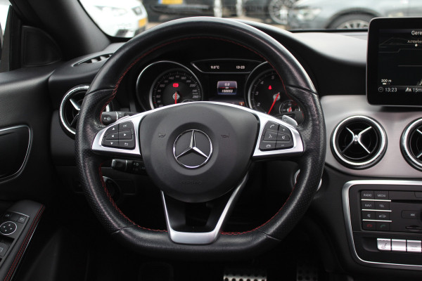 Mercedes-Benz CLA-Klasse Shooting Brake 180 / Panoramadak / Camera / Half leder / Navigatie / 18'' / LED Koplampen / Stoelverwarming / Cruise Control